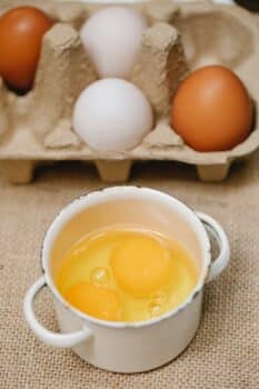 what are Health Benefits of white Eggs and brown eggs